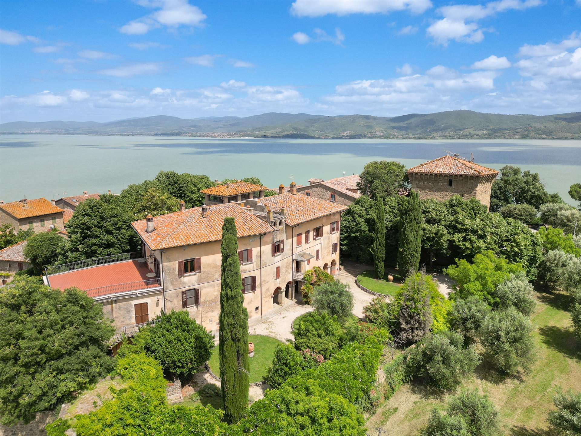 Elegant 18th Century Villa with Panoramic Views of Lake Trasimeno