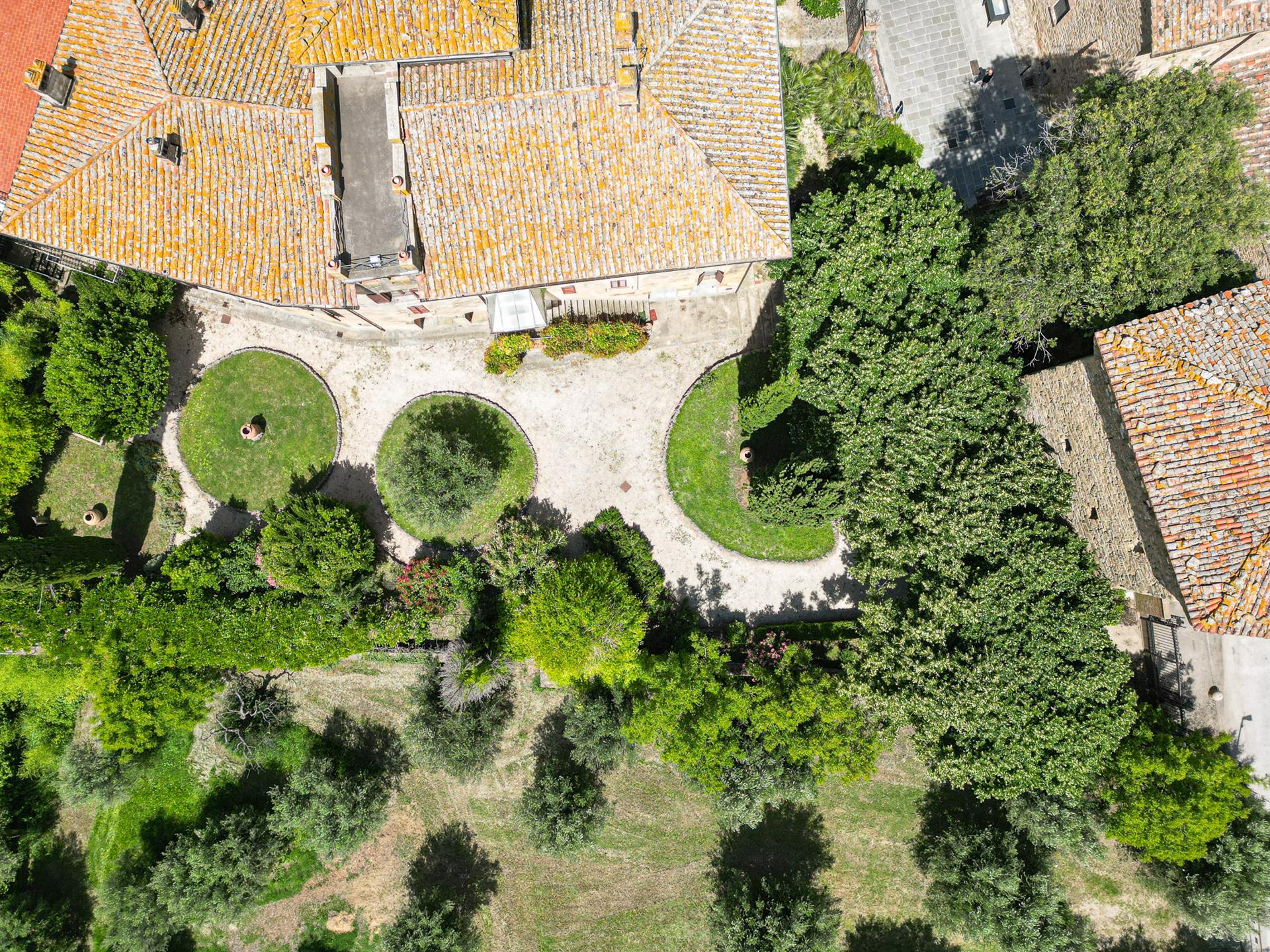 Elegant 18th Century Villa with Panoramic Views of Lake Trasimeno