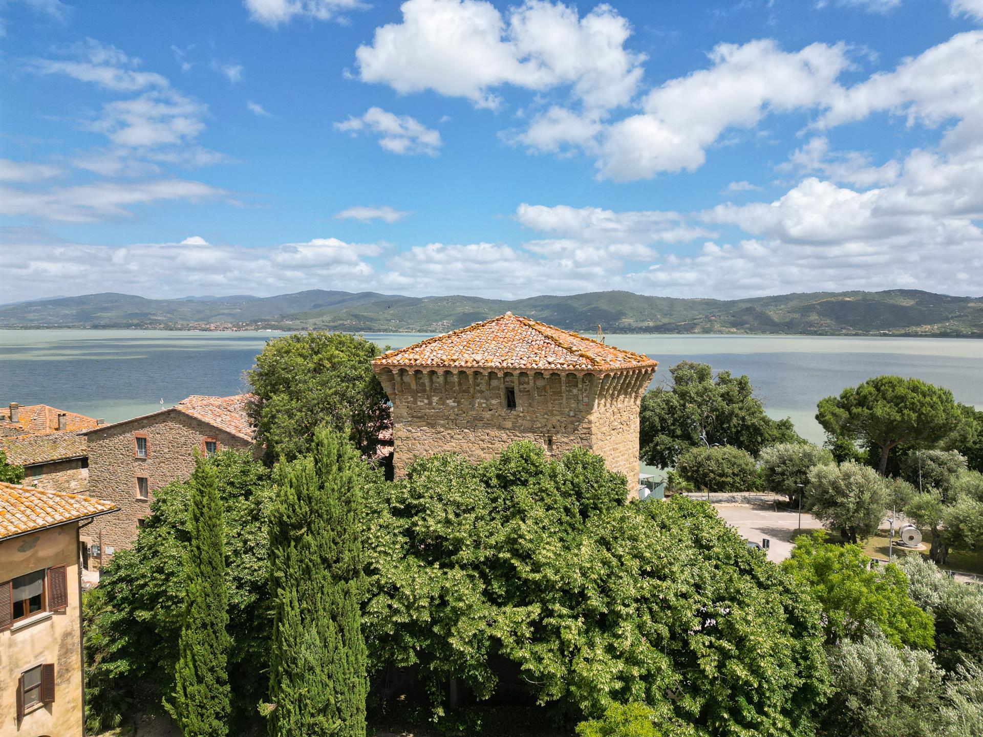 Elegant 18th Century Villa with Panoramic Views of Lake Trasimeno