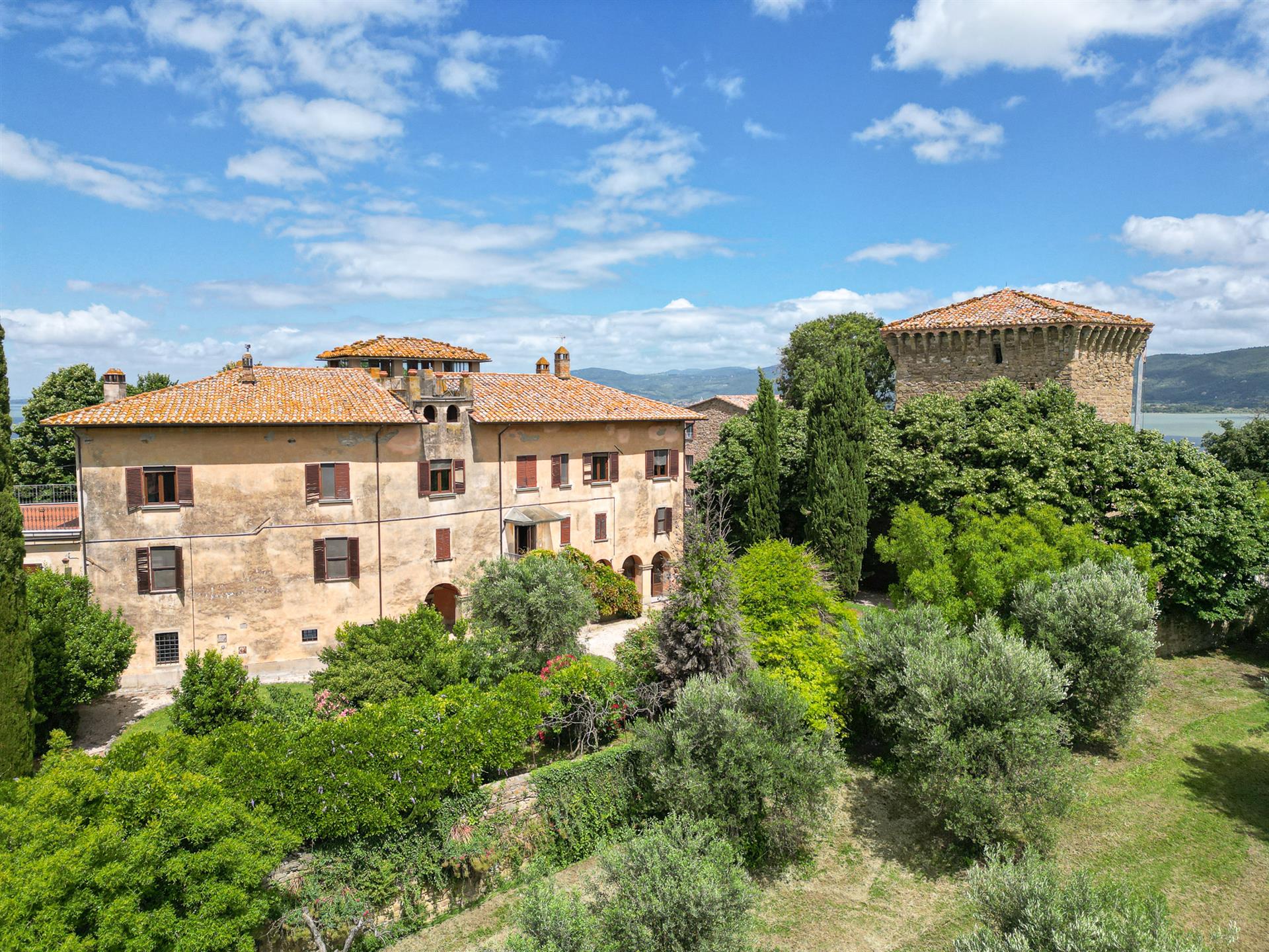 Elegante Villa aus dem 18. Jahrhundert mit Panoramablick auf den Trasimenischen See