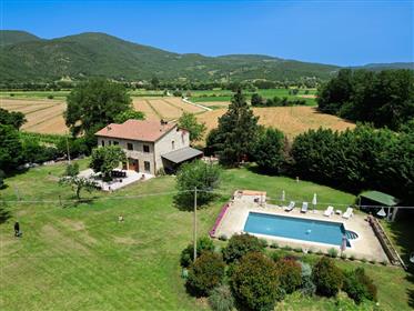 "Idyllic Farmhouse with Pool on Umbria-Tuscany Border"