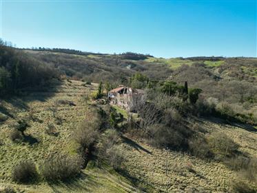 Countryside Elegance: 18th Century Historic Villa on 49 Hectares in Umbria