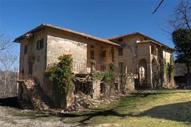 Countryside Elegance: 18th Century Historic Villa on 49 Hectares in Umbria