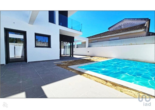 Casa / Villa T4 em Fernão Ferro de 128,00 m²