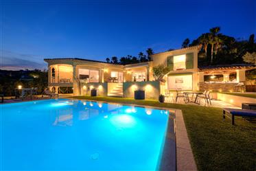 Luxury villa with spectacular views of the bay of St Tropez with infinity pool