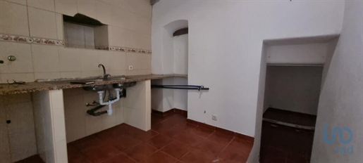 Traditional house with 6 Rooms in Portalegre with 216,00 m²