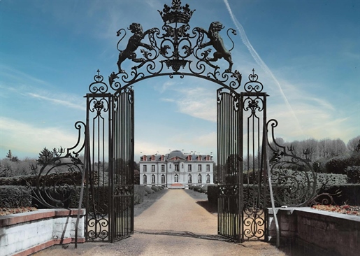 Chateau de style XVIIIe au Nord de Paris