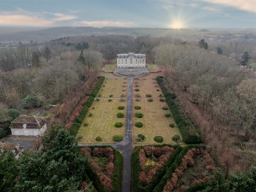 18Th century style chateau in the Paris region