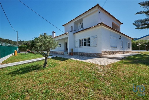 Traditional house with 5 Rooms in Setúbal with 185,00 m²