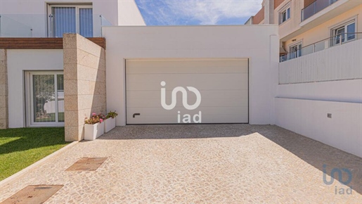 Maison traditionnelle T5 à Charneca De Caparica E Sobreda de 313,00 m²