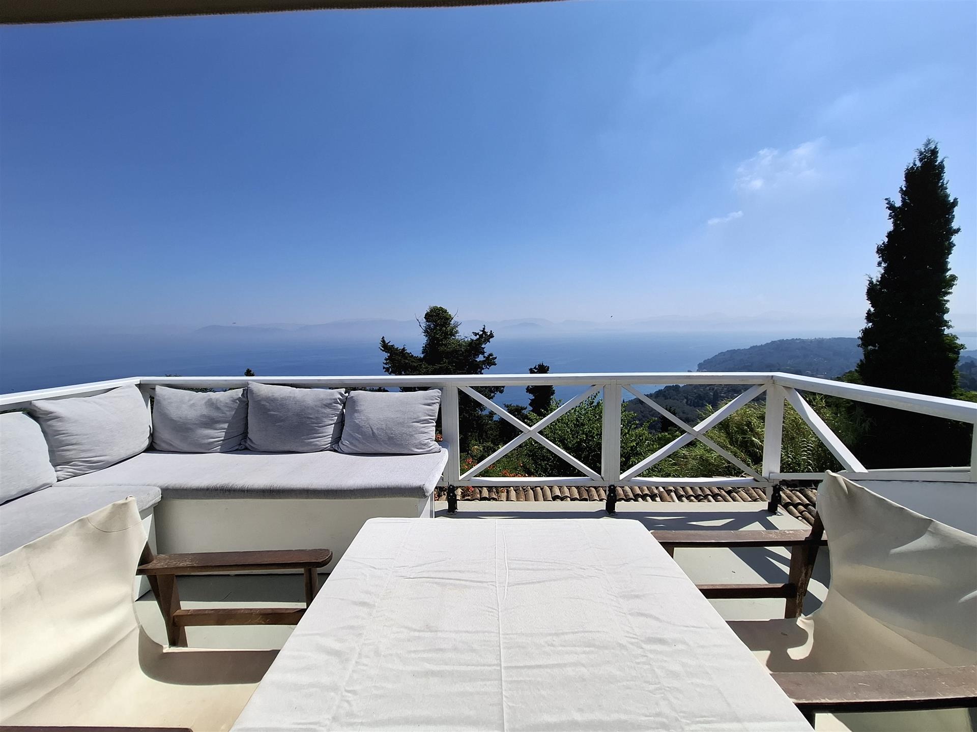 Casa tradizionale con 2 camere da letto e tocchi moderni a Chlomos