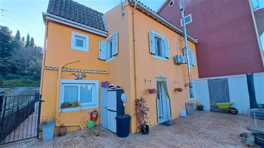 Goed onderhouden huis met 2 slaapkamers te koop in Corfu
