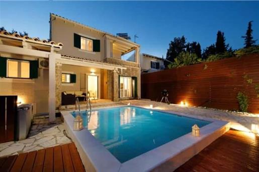 Beautiful 3 bedroom villa with pool