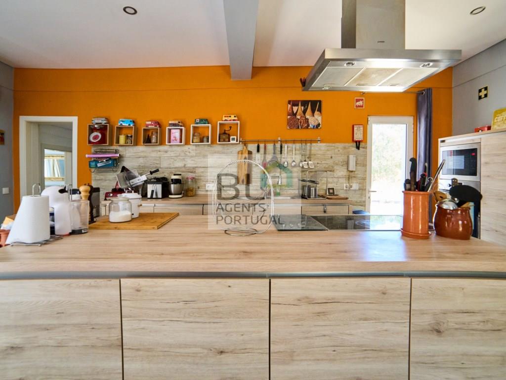 6-Bedroom Villa with Pool and Large Plot in Quatrim Norte
