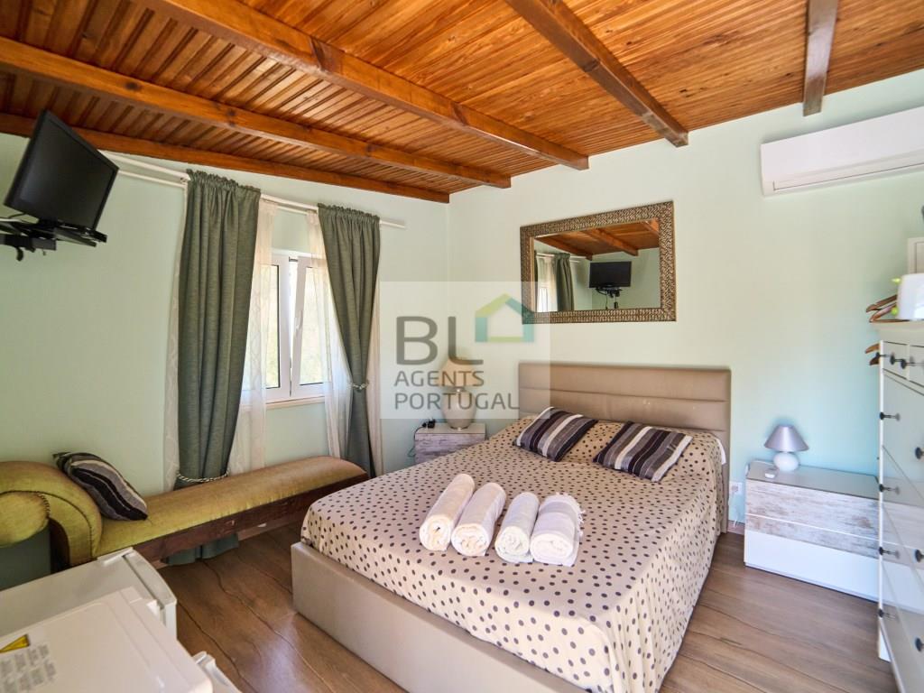 6-Bedroom Villa with Pool and Large Plot in Quatrim Norte
