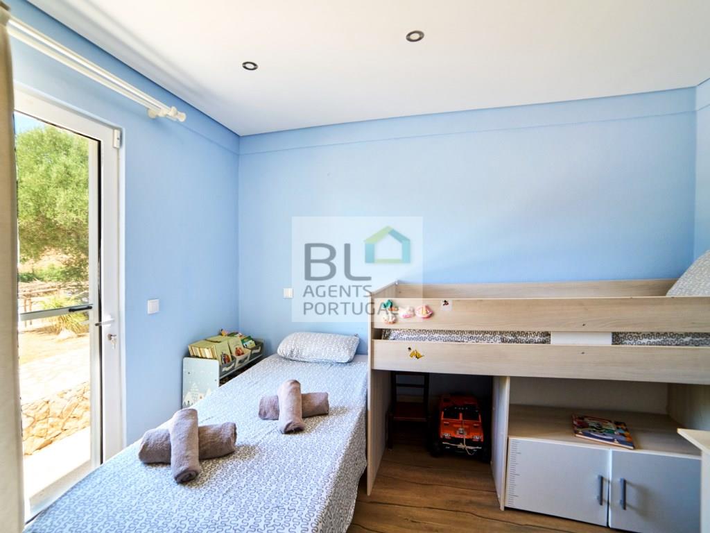 6-Bedroom Villa with Pool and Large Plot in Quatrim Norte