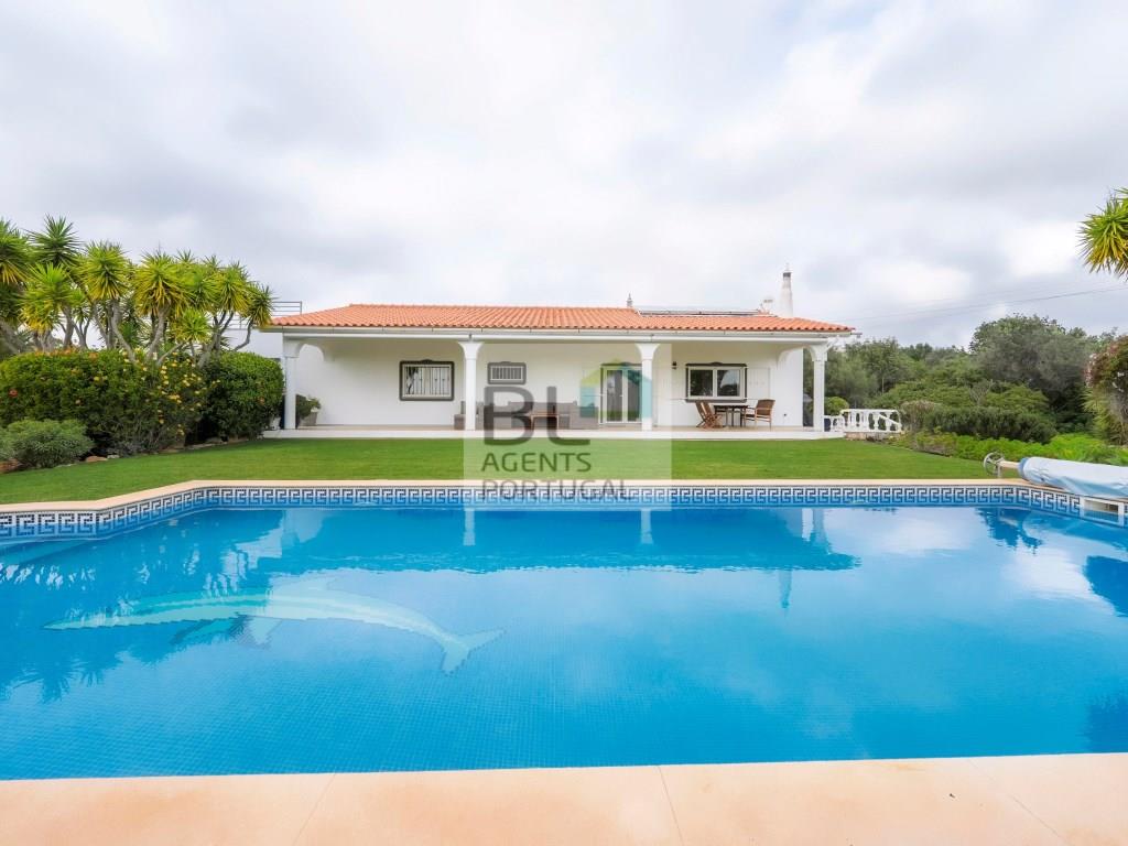 Elegant 4+1 Bedroom Single-Storey Villa with Private Pool in Moncarapacho