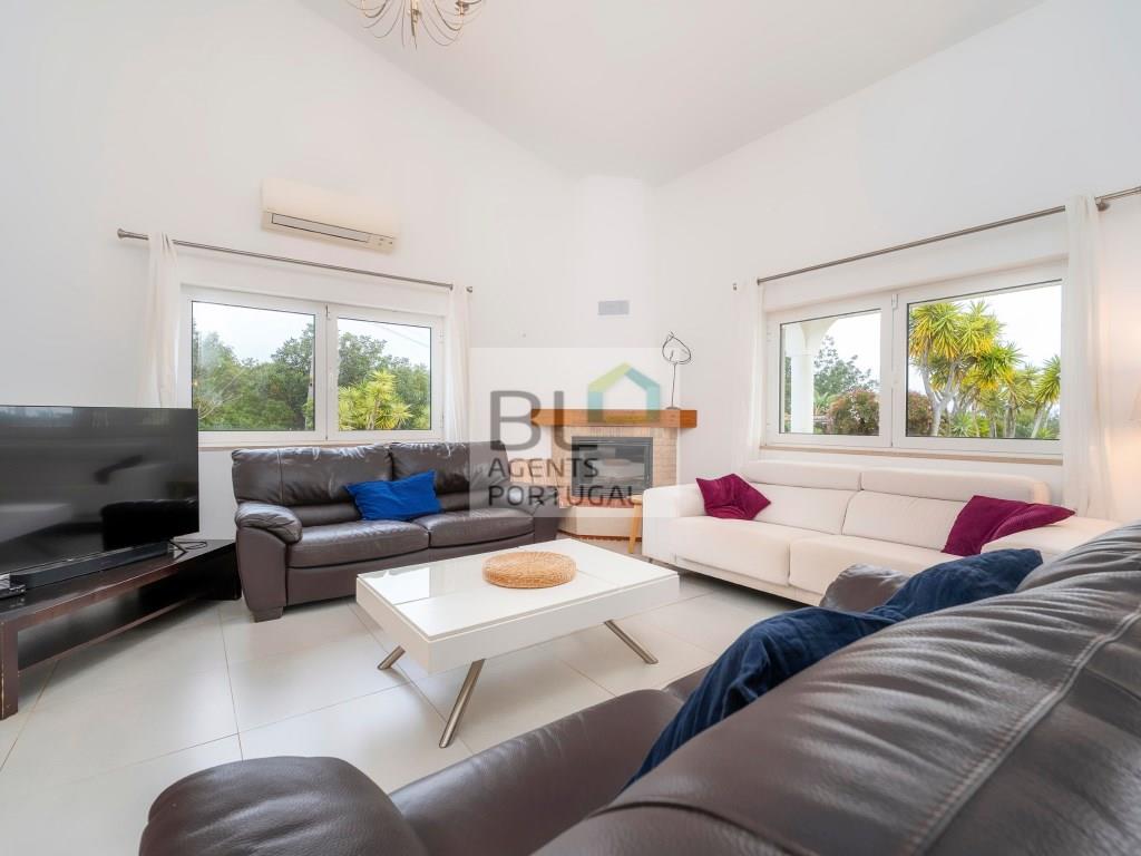 Elegant 4+1 Bedroom Single-Storey Villa with Private Pool in Moncarapacho