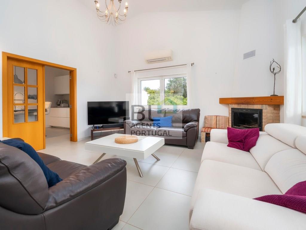 Elegant 4+1 Bedroom Single-Storey Villa with Private Pool in Moncarapacho