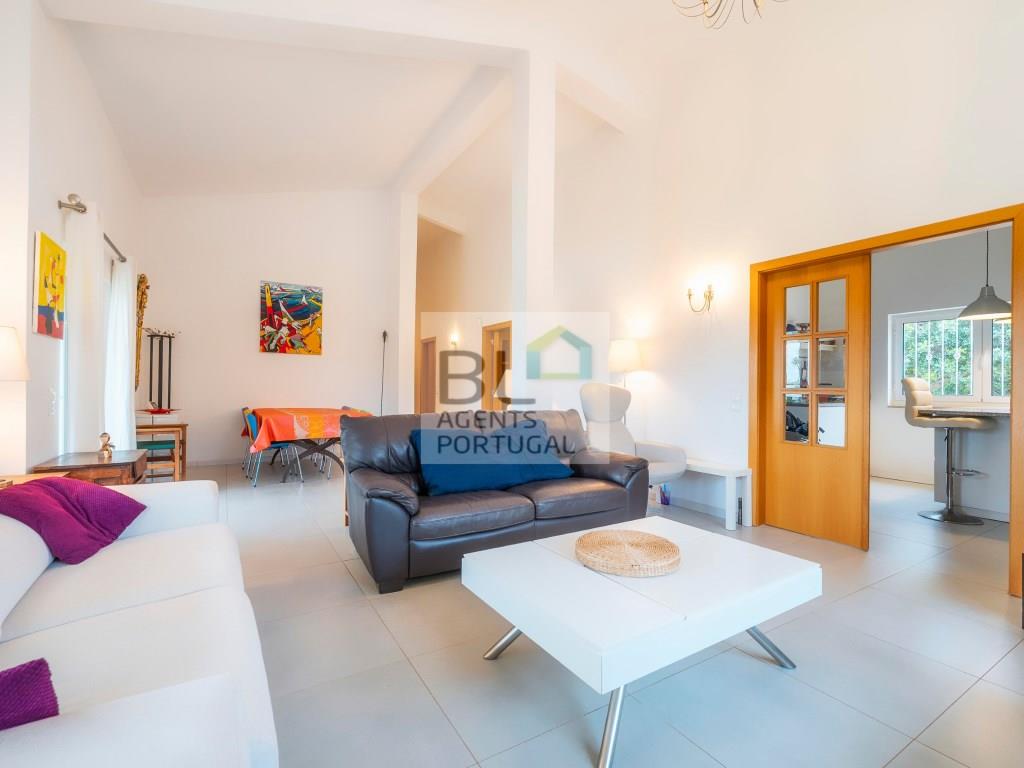 Elegant 4+1 Bedroom Single-Storey Villa with Private Pool in Moncarapacho