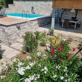 Renovated detached family (holiday) house with swimming pool