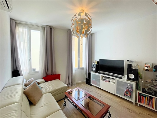 Large and Bright 1 bedroom, heart of historic Cannes