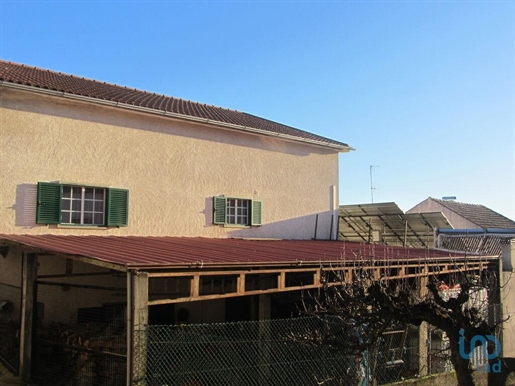 Home / Villa with 5 Rooms in Guarda with 192,00 m²
