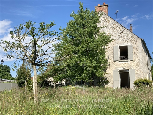 Gerenoveerd Briarde-huis en zijn oude smederij