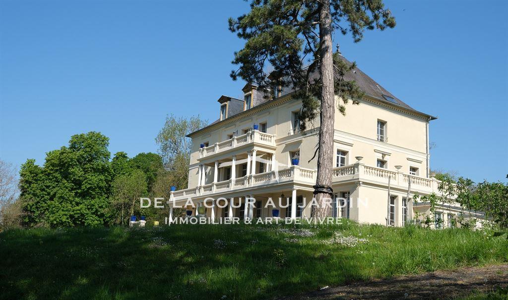 An Architectural Jewel overlooking the Yonne Manoir de Caractère