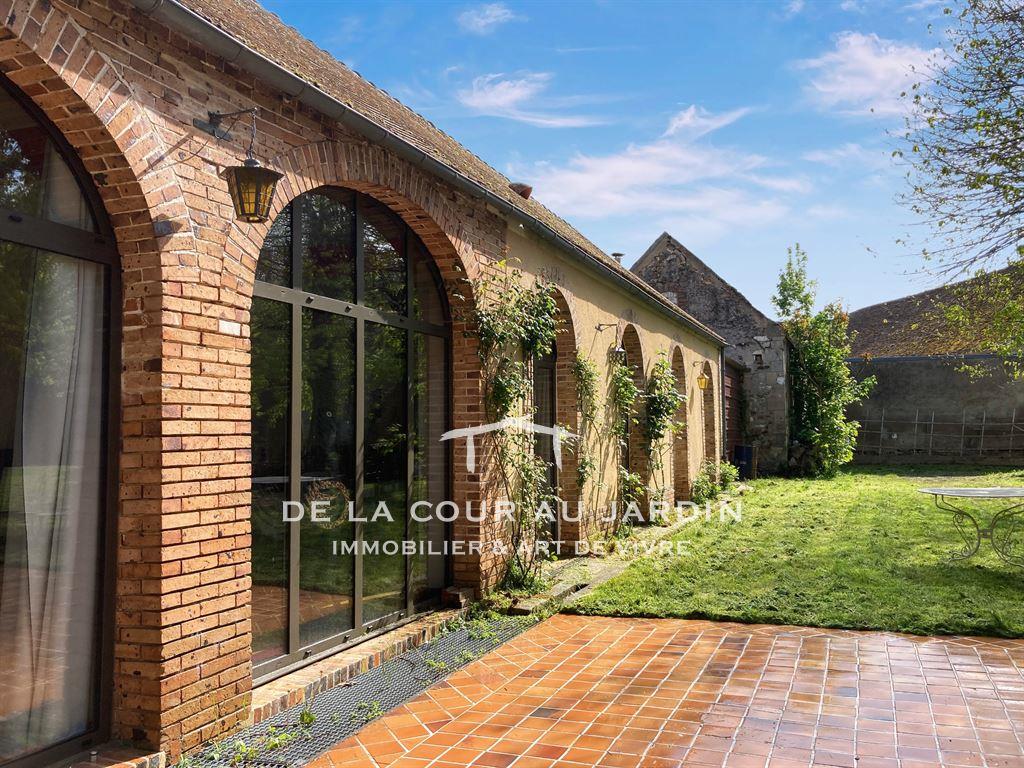An Architectural Jewel overlooking the Yonne Manoir de Caractère