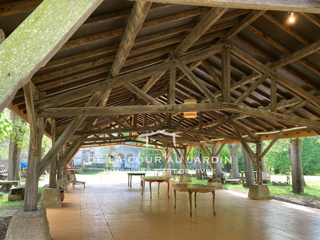 An Architectural Jewel overlooking the Yonne Manoir de Caractère