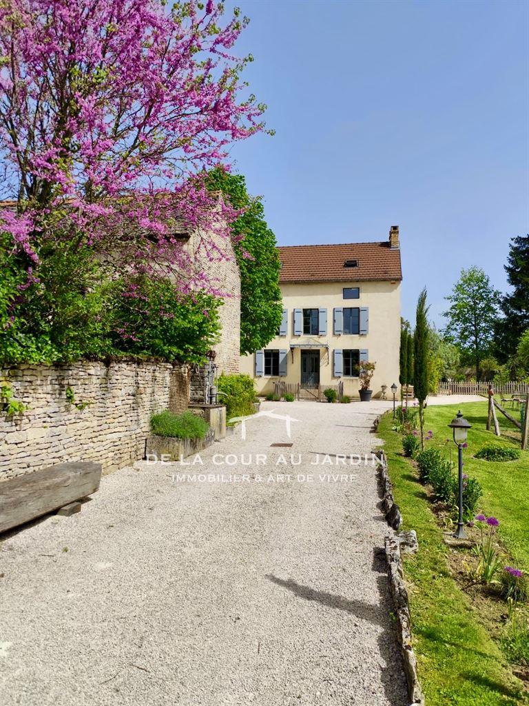 Mansion and its rehabilitated barn