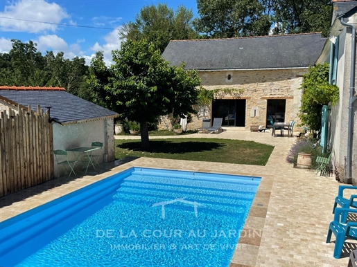 Charming property on the banks of the Loire