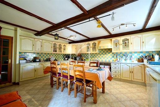 4/5 Bedroomed Stone House Village Center
