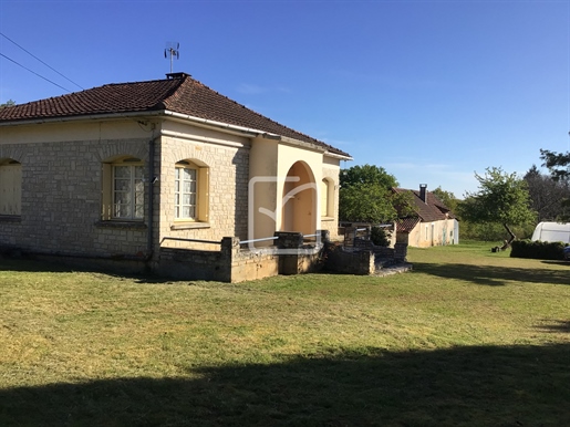 House with land of 31600 m2, outbuildings, ponds and well