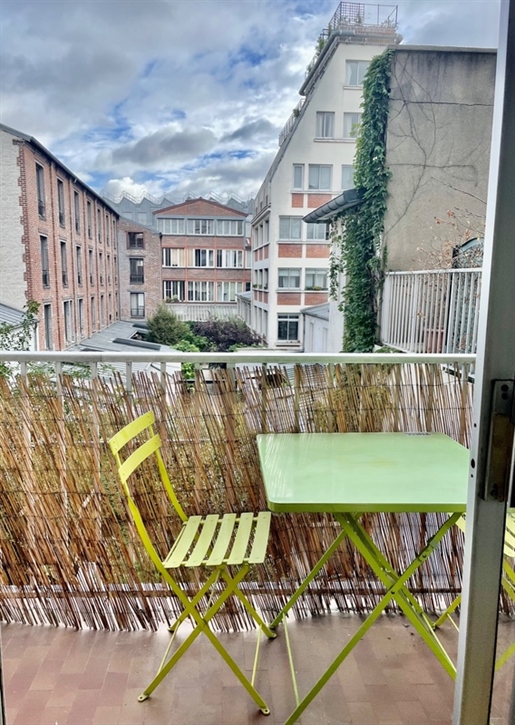 Paris 10, on the banks of the Canal Saint Martin, for sale Studio T0 with balcony