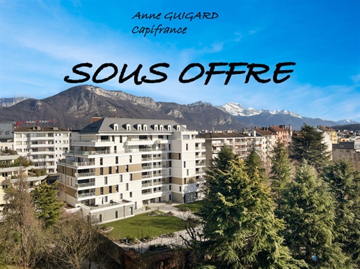 Dpt Haute Savoie (74), à vendre Annecy Attique en hyper centre, appartement 4 pièces de 111,35 m²