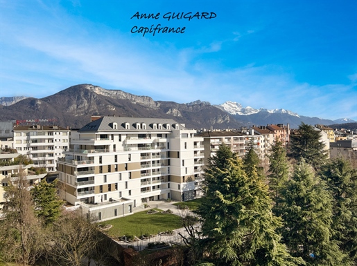 Dpt Haute Savoie (74), à vendre Annecy Attique en hyper centre, appartement 4 pièces de 111,35 m²