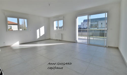 Dpt Ain (01), for sale Belley 4-room apartment of 93.37 m², cellar and private parking