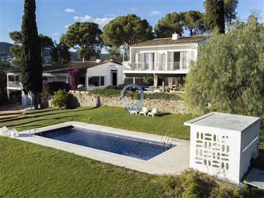 Living among history with total privacy in Vall-Llobrega, close to Palafrugell and Palamós.