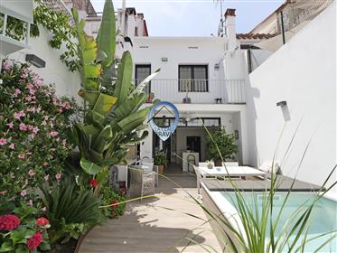 Terraced house with swimming pool in the centre of Sant Feliu de Guixols.