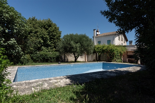 Carcassonne - House of character 250m2 - Professional premises 63m2 - Garden - Swimming pool