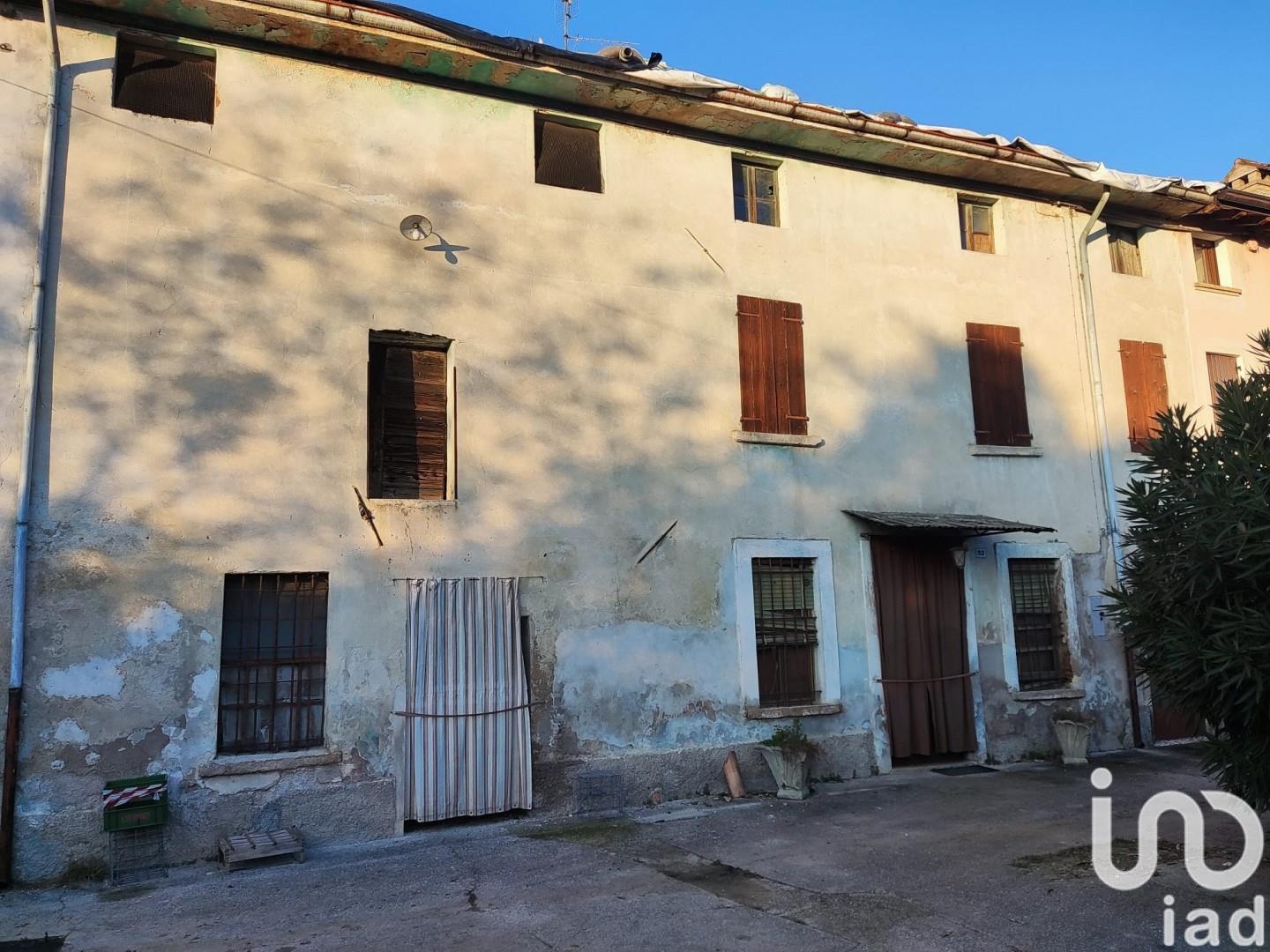 Sale Detached house / Villa 330 m² - 4 bedrooms - Monzambano