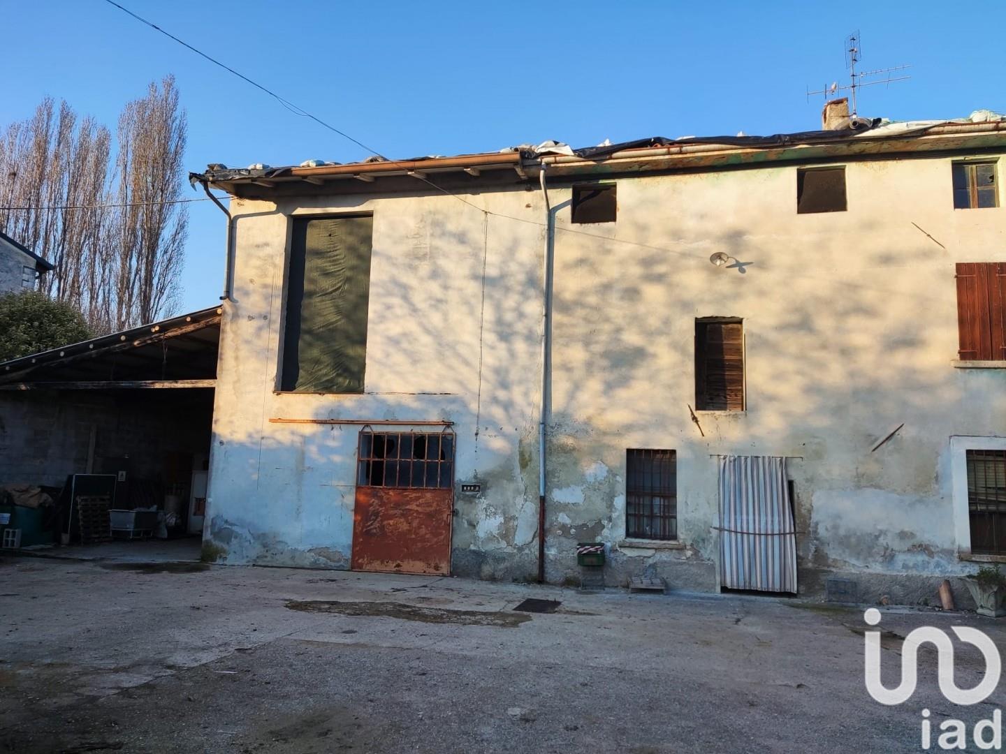 Sale Detached house / Villa 330 m² - 4 bedrooms - Monzambano