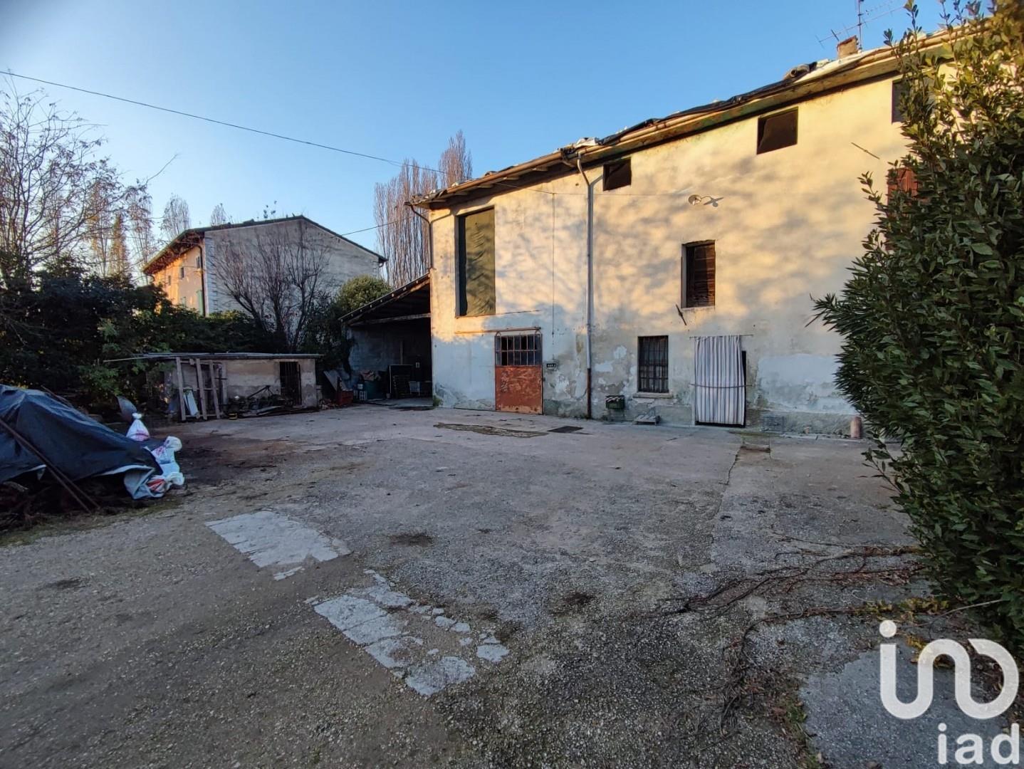 Sale Detached house / Villa 330 m² - 4 bedrooms - Monzambano