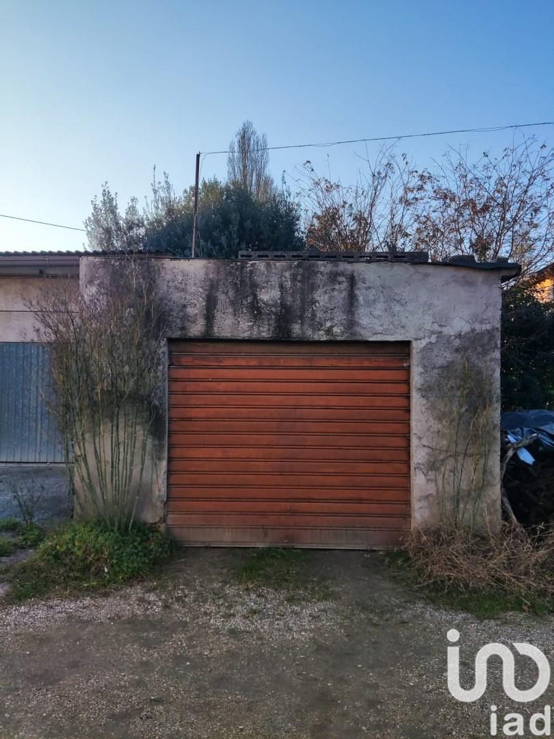 Sale Detached house / Villa 330 m² - 4 bedrooms - Monzambano