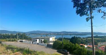 Rekkehus T4 med basseng og den fantastiske og fantastiske utsikten over elven Minho og Galicia.