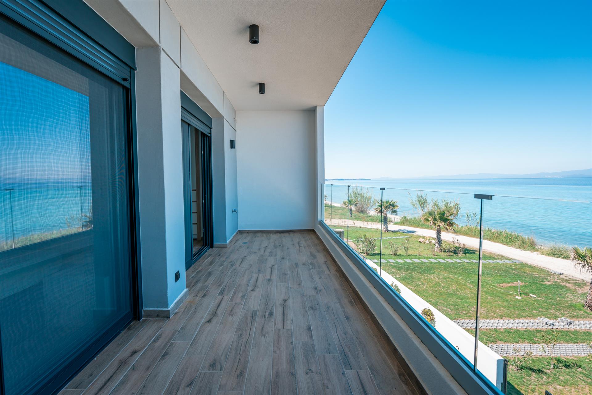 Maisonnette de luxe de 142 m², première sur la mer à Polihrono Chalcidique