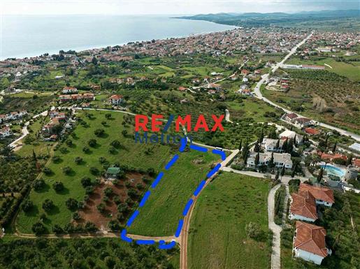 Plot of land with a wonderful sea view in seaside Nikiti, Halkidiki.
