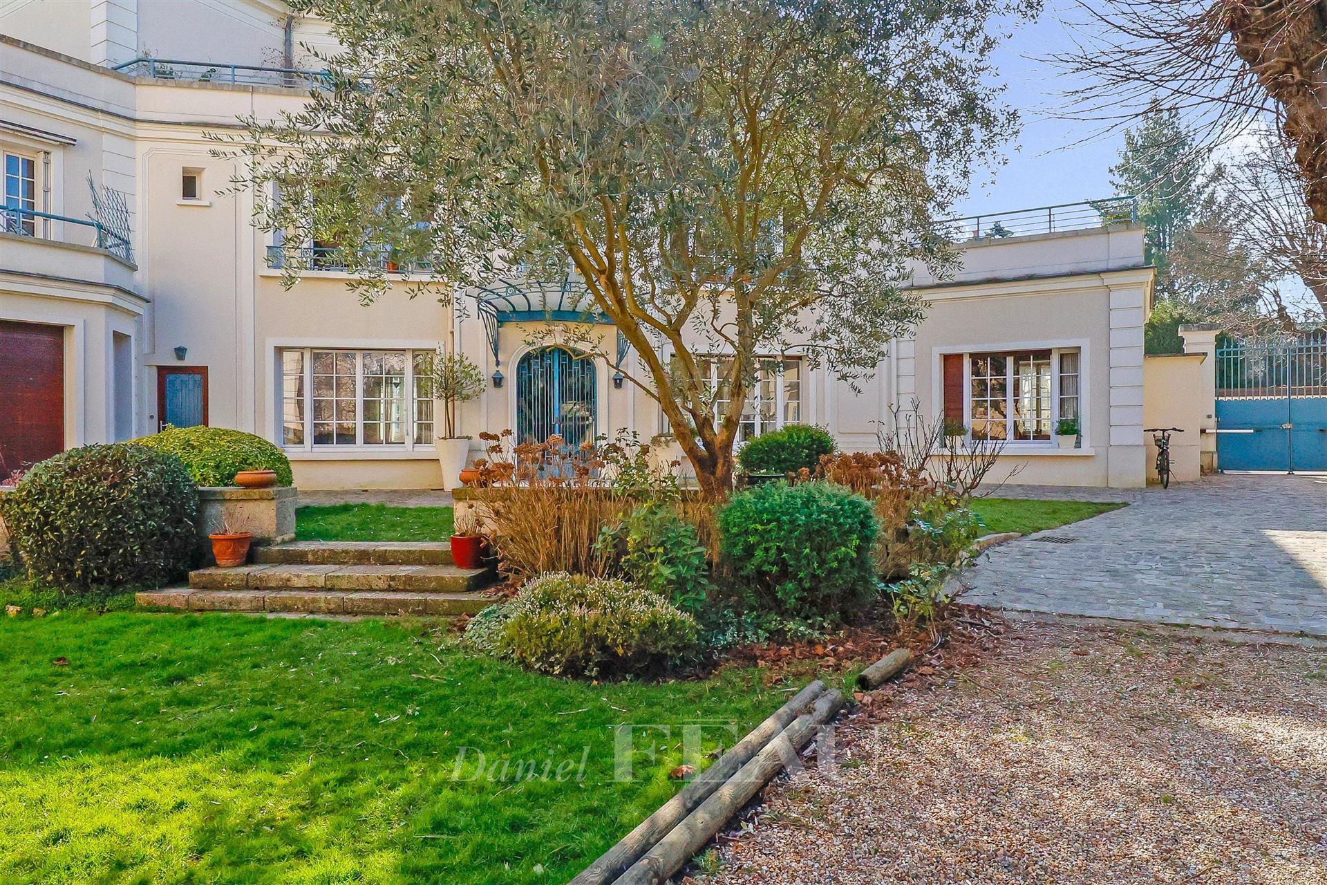 Saint-Germain-En-Laye - Alsace - Apartment in a private mansion